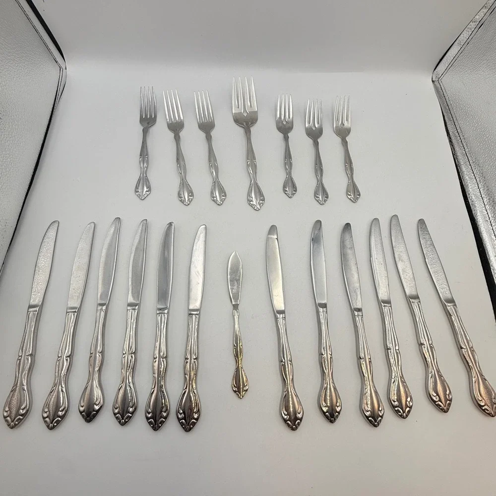 Oneida Andrina 18/8 Stainless Flatware 45 Piece Set Scroll Design Silverware